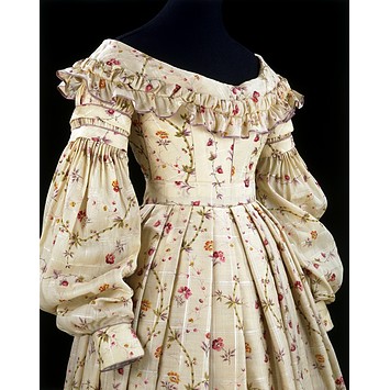 1837-1840_dress_full_length_bodice_printed_challis